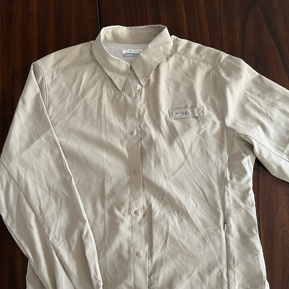 White/Cream Columbia lightweight long sleeve shirt. Size Large, like new